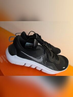 Brand New- Nike Flex Run. Size 10.5 Mens